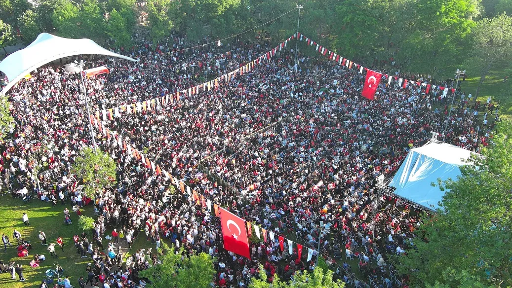 Kağıthane sokakları milli maç coşkusuyla doldu