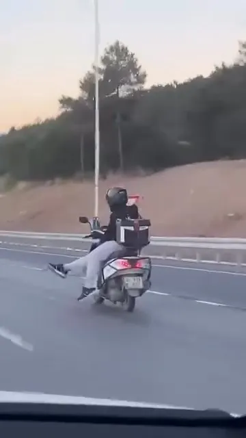 Ümraniye trafiğinde akılalmaz motosiklet şovu