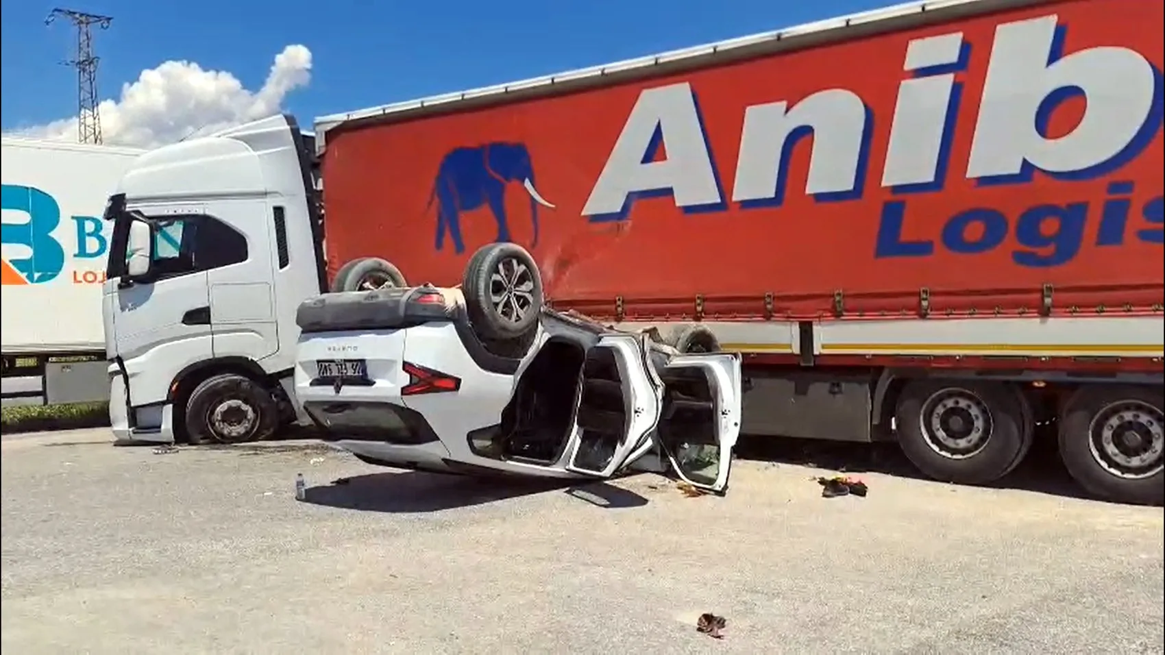 Edirne’de feci kaza Kavşakta takla atan otomobilden 3 kişi yaralı çıktı