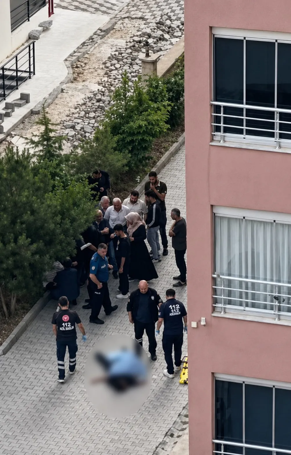 Niğde’de apartmanın onuncu katından düşen genç yaşamını yitirdi