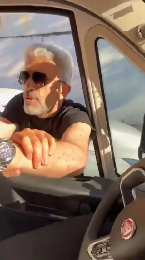 Ümraniye trafiğinde yol verme kavgası kameraya yansıdı