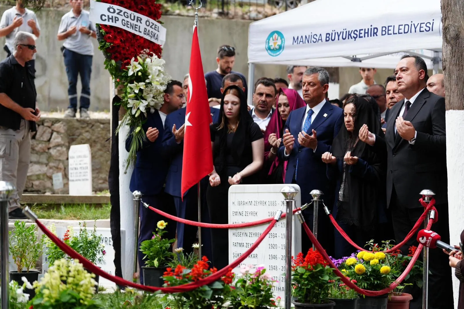 Ferdi Zeyrek vefatının birinci yılında dualarla anıldı