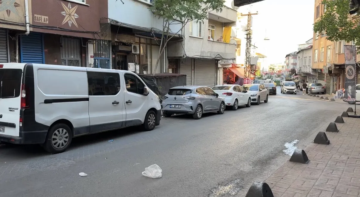 Beyoğlu’nda skuterli çocuğa motosiklet çarptı
