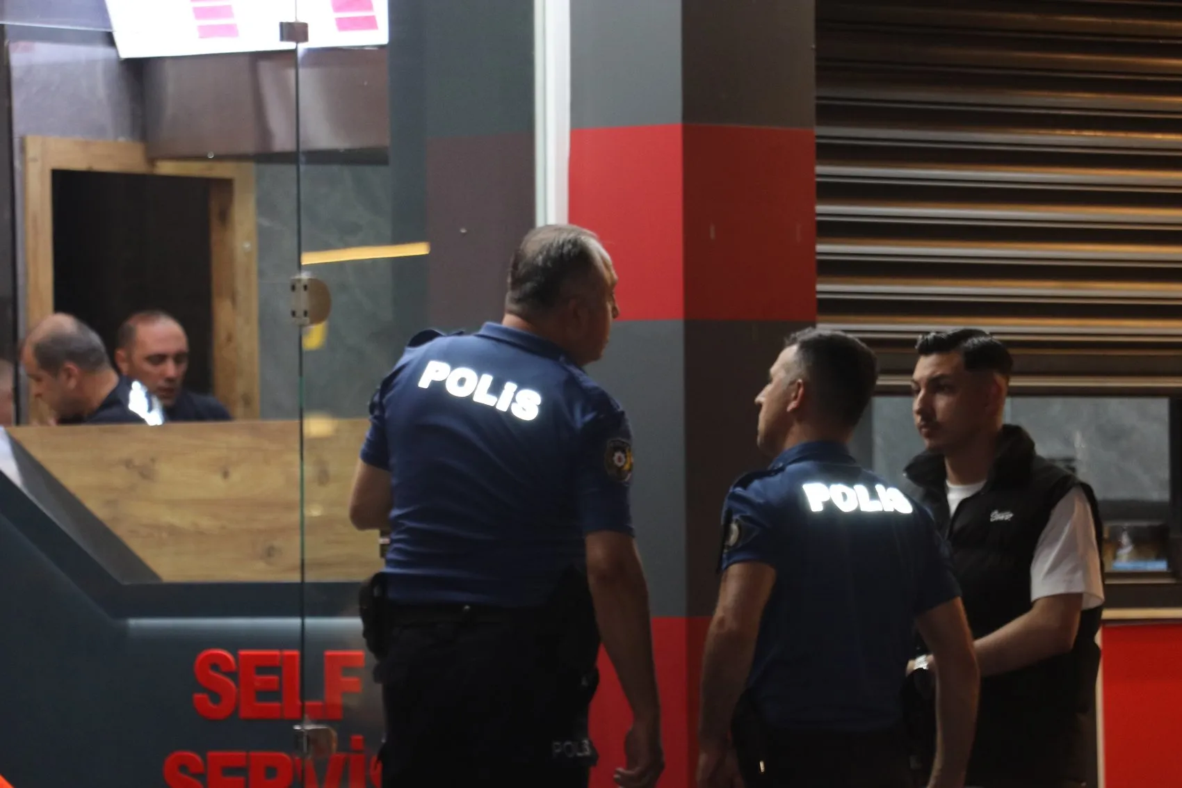 Kepez’de iş kazası Dönerci çalışanı asansörden düştü