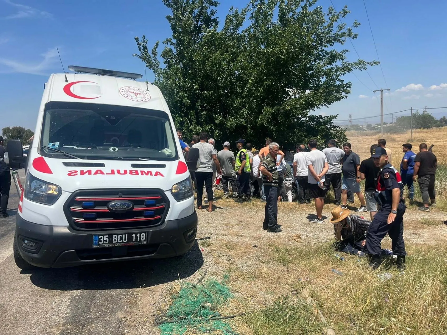 Menderes yolunda feci kaza 4 kişi ağır yaralandı