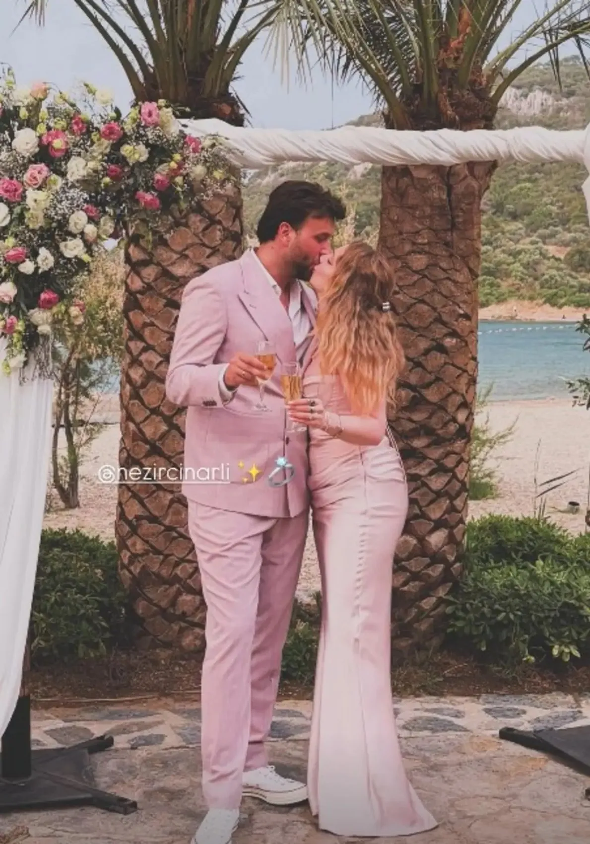 Hayal Köseoğlu ve Nezir Çınarlı nişanlandı! Nişan kıyafeti dikkat çekti 3