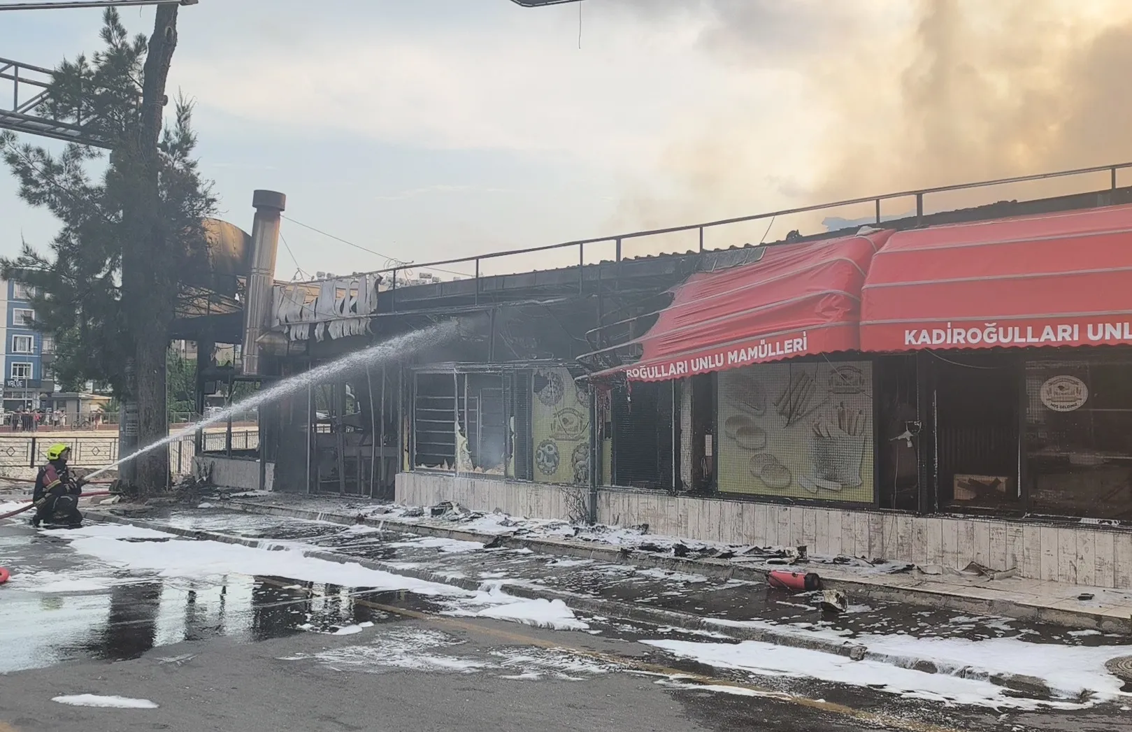 Mersin'de bir fırın yangınla küle döndü