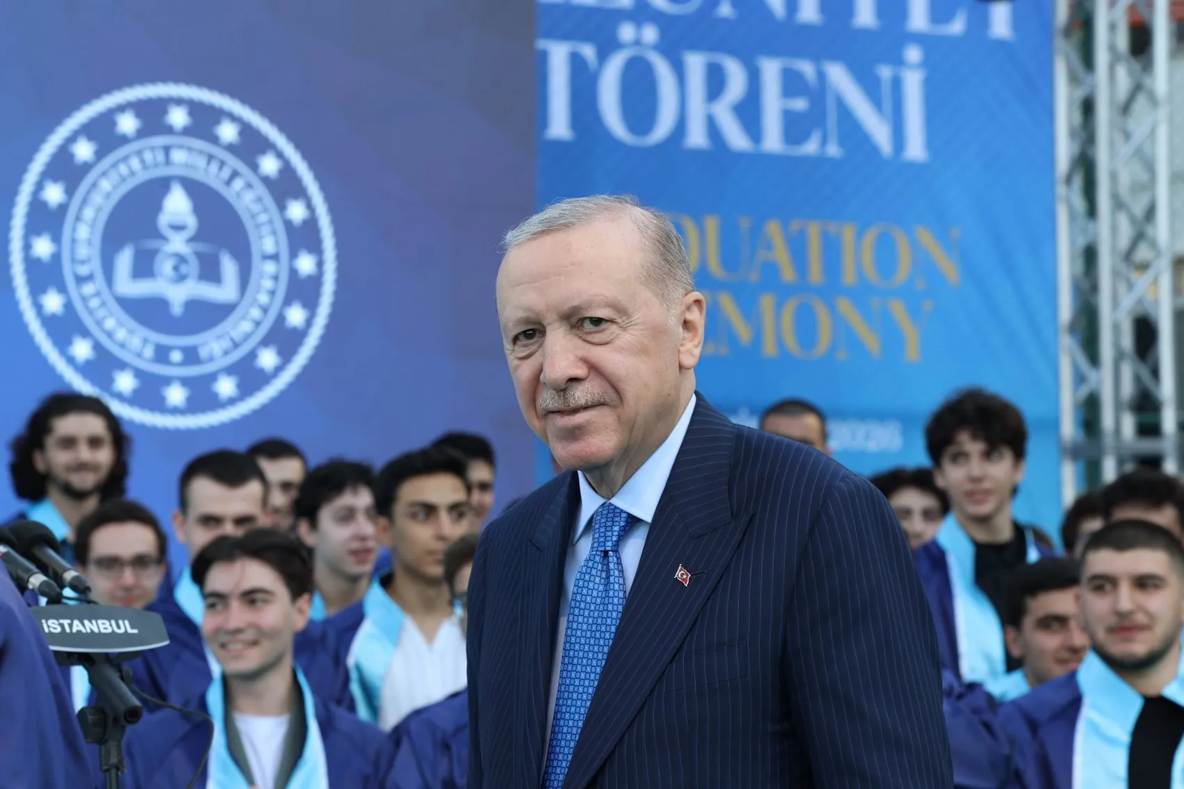 Erdoğan torununun mezuniyet sevincine ortak oldu