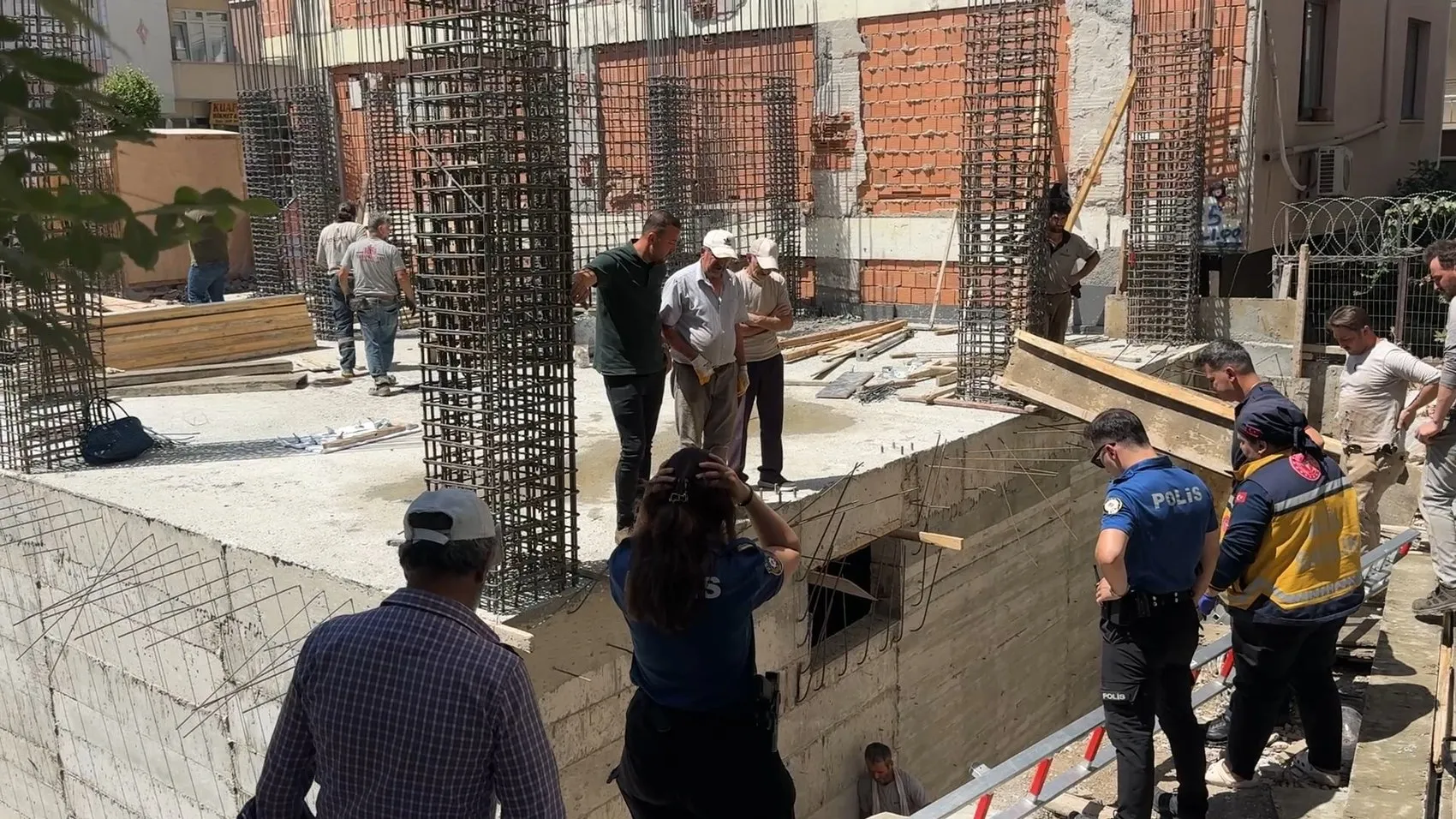 Avcılar'da inşaat faciası Bir işçi asansör boşluğuna çakıldı