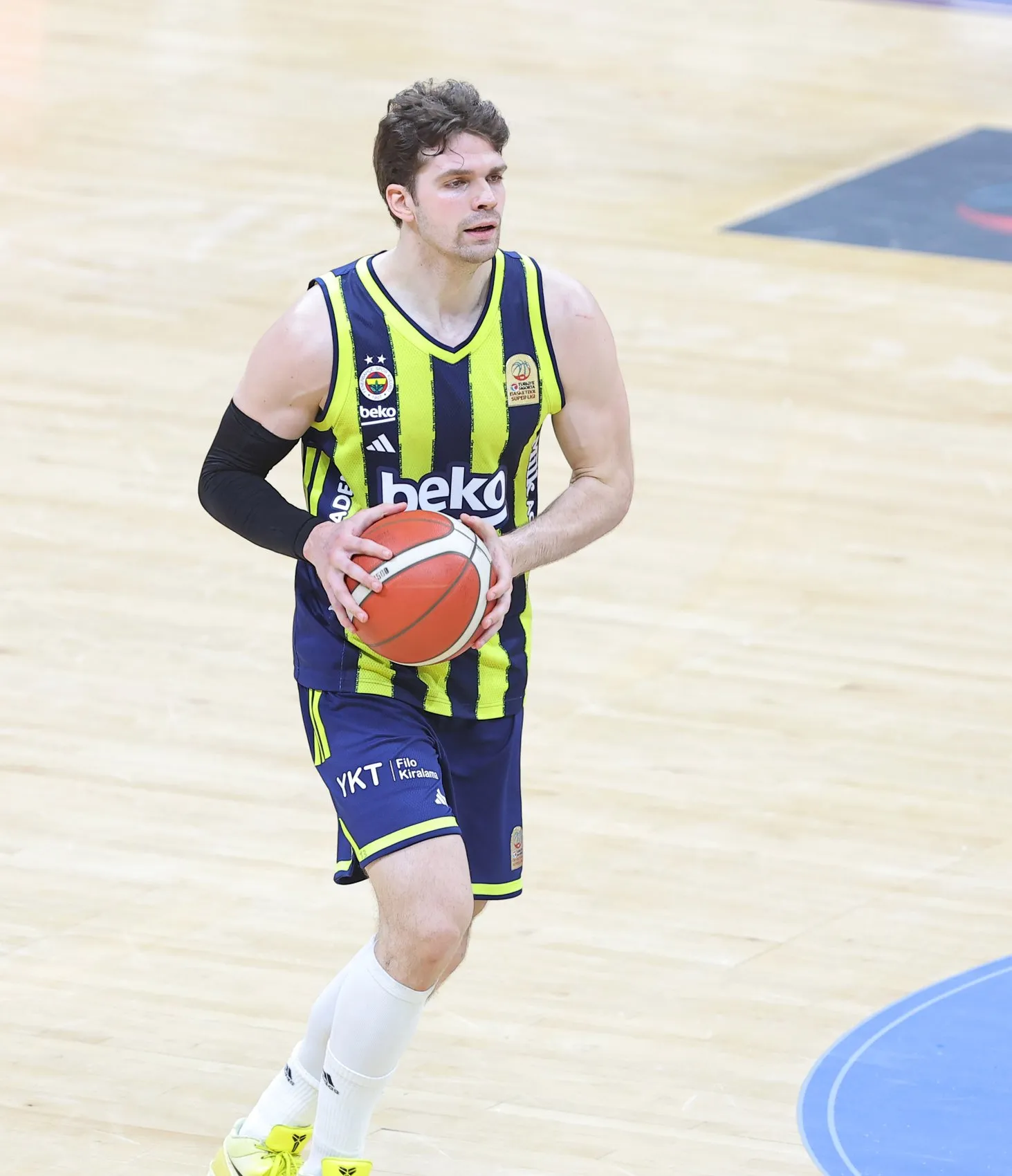 Beşiktaş derbide Fenerbahçe’yi evinde devirdi