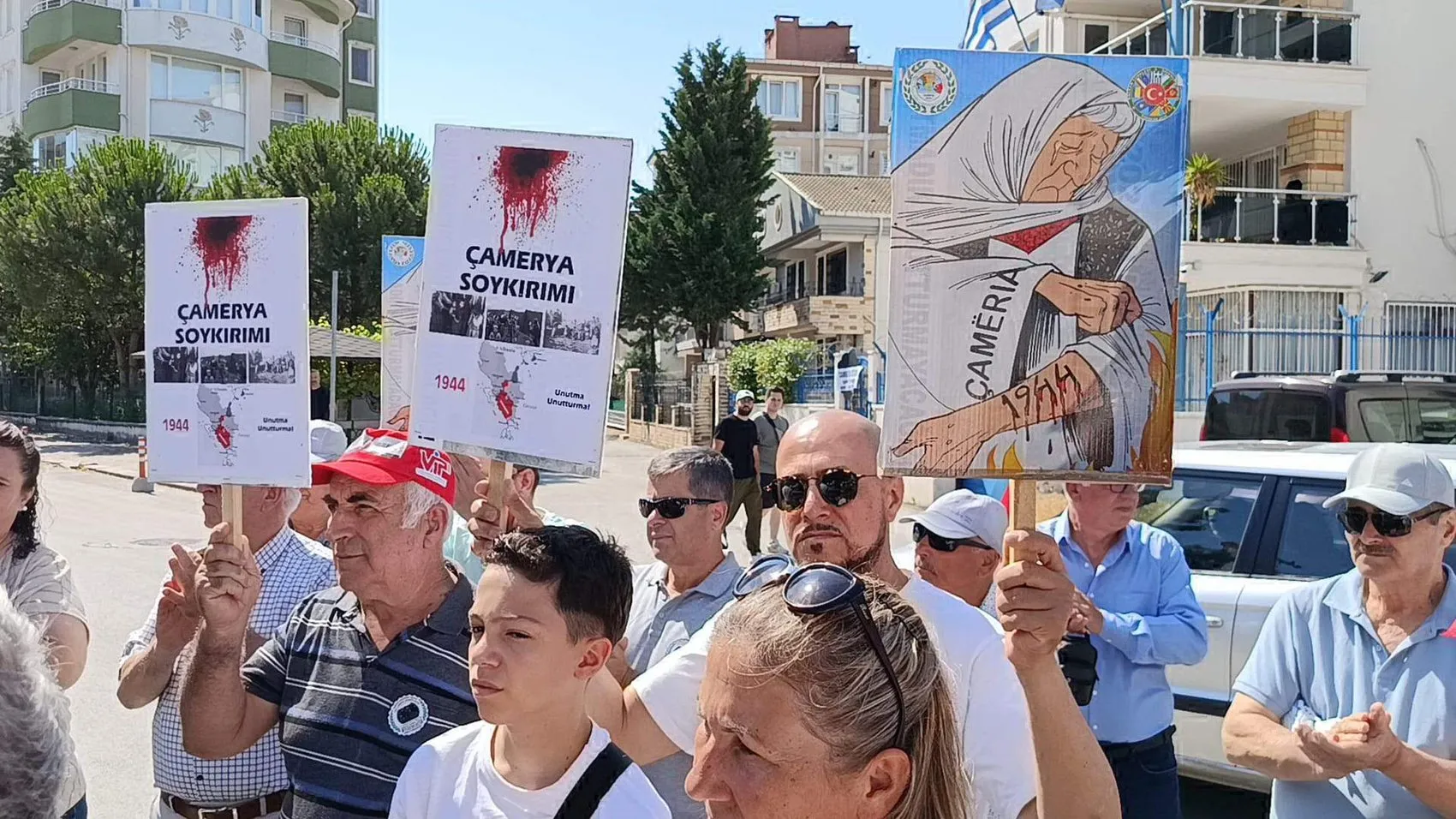 Edirne'de Yunanistan Konsolosluğu önünde protesto