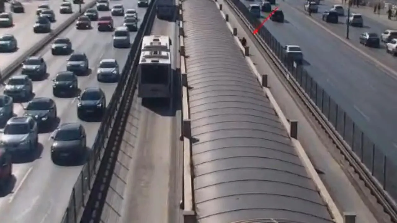Metrobüste yan bakma kavgası kanlı bitti