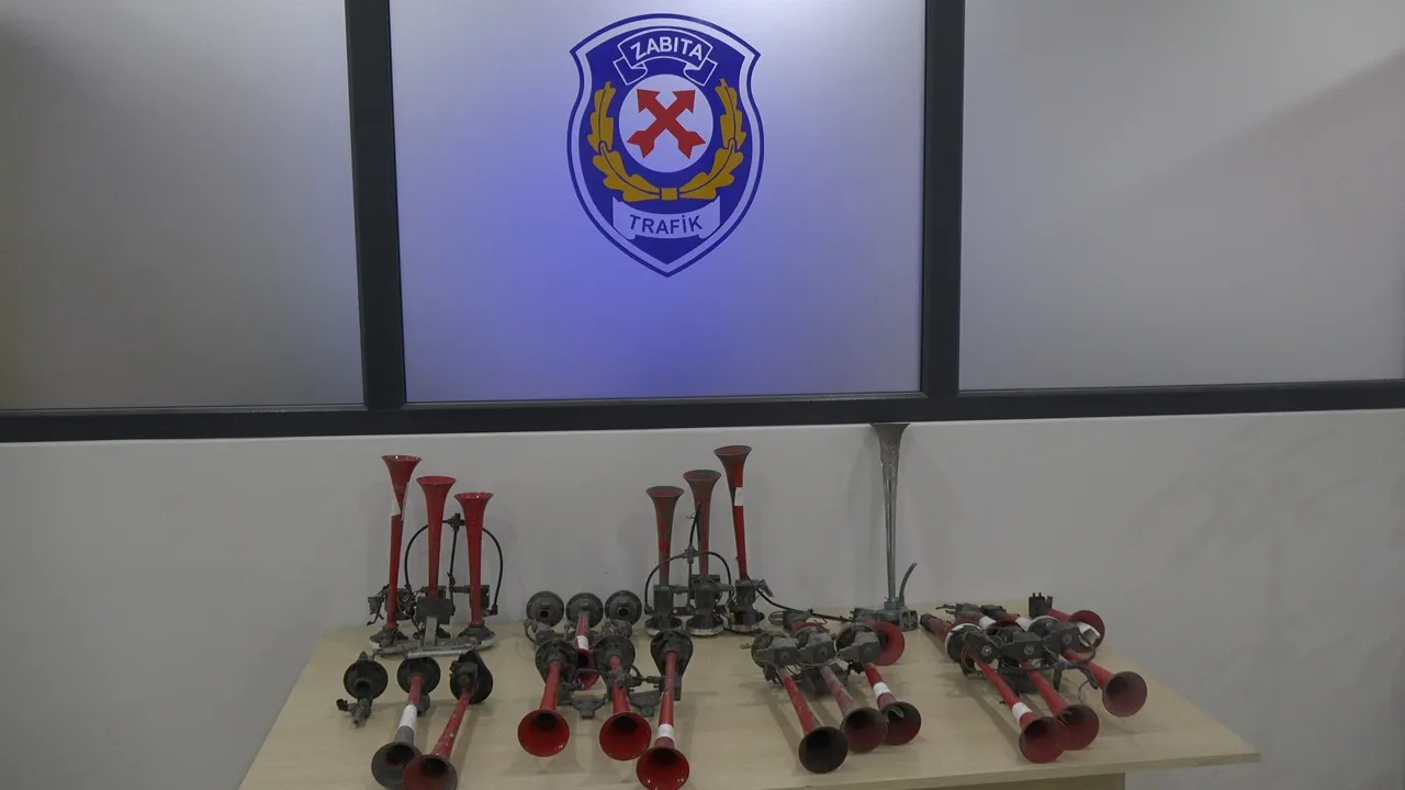 Şanlıurfa’da otobüslerin havalı kornaları silindirle ezildi