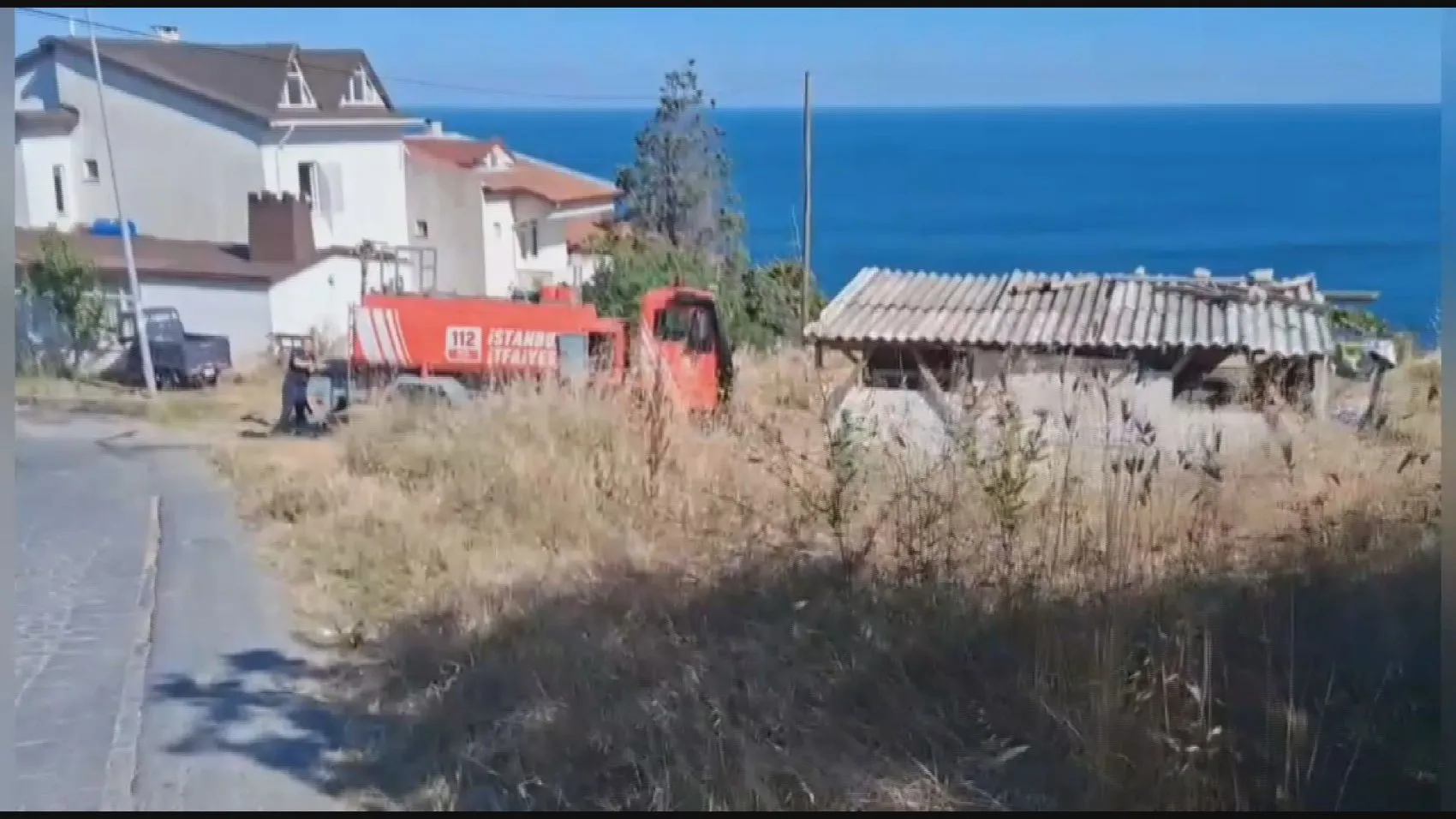 Silivri'de korkutan otluk yangını kontrol altına alındı