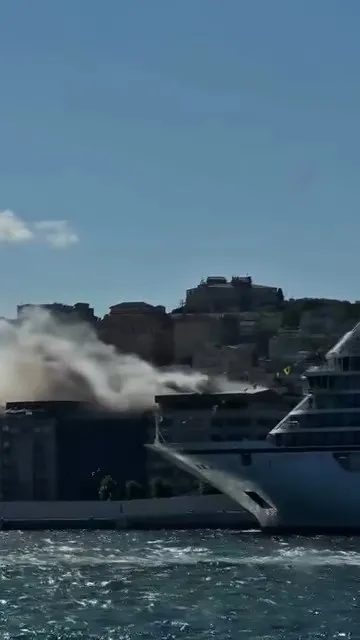 Beyoğlu’nda tadilat yapılan binada yangın paniği yaşandı