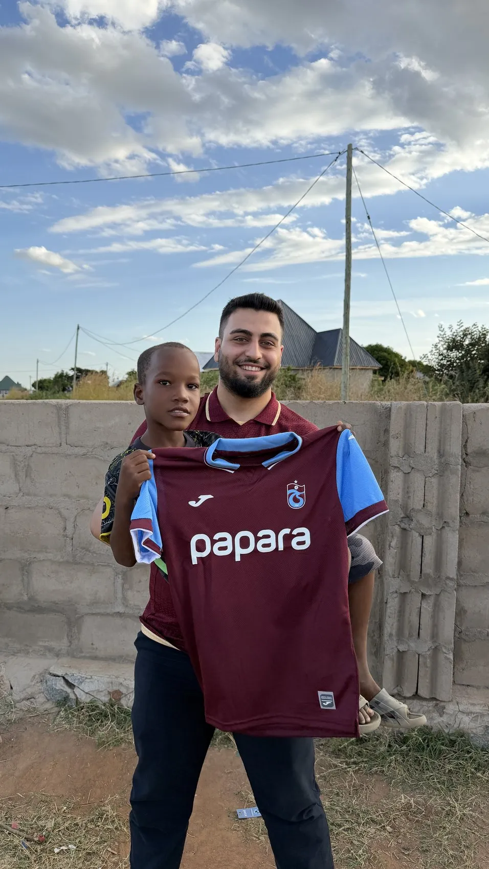 Tanzanya’daki çocuklara Trabzonspor sürprizi