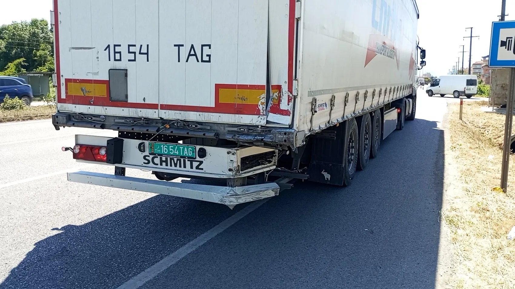 Samsun Çarşamba yolunda otomobil TIR'a arkadan çarptı