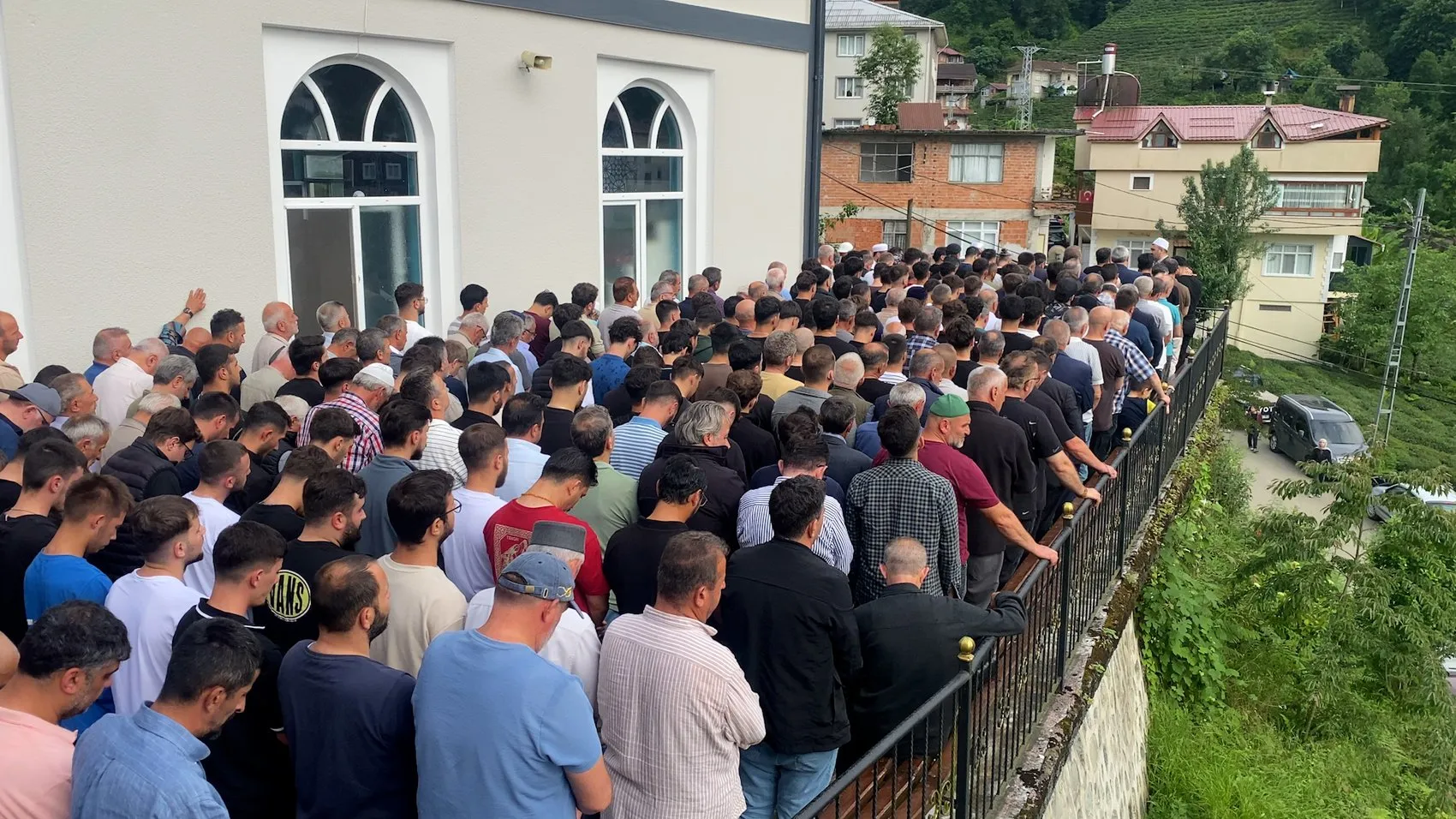 Rize’deki feci kazada hayatını kaybeden genç kız son yolculuğuna uğurlandı
