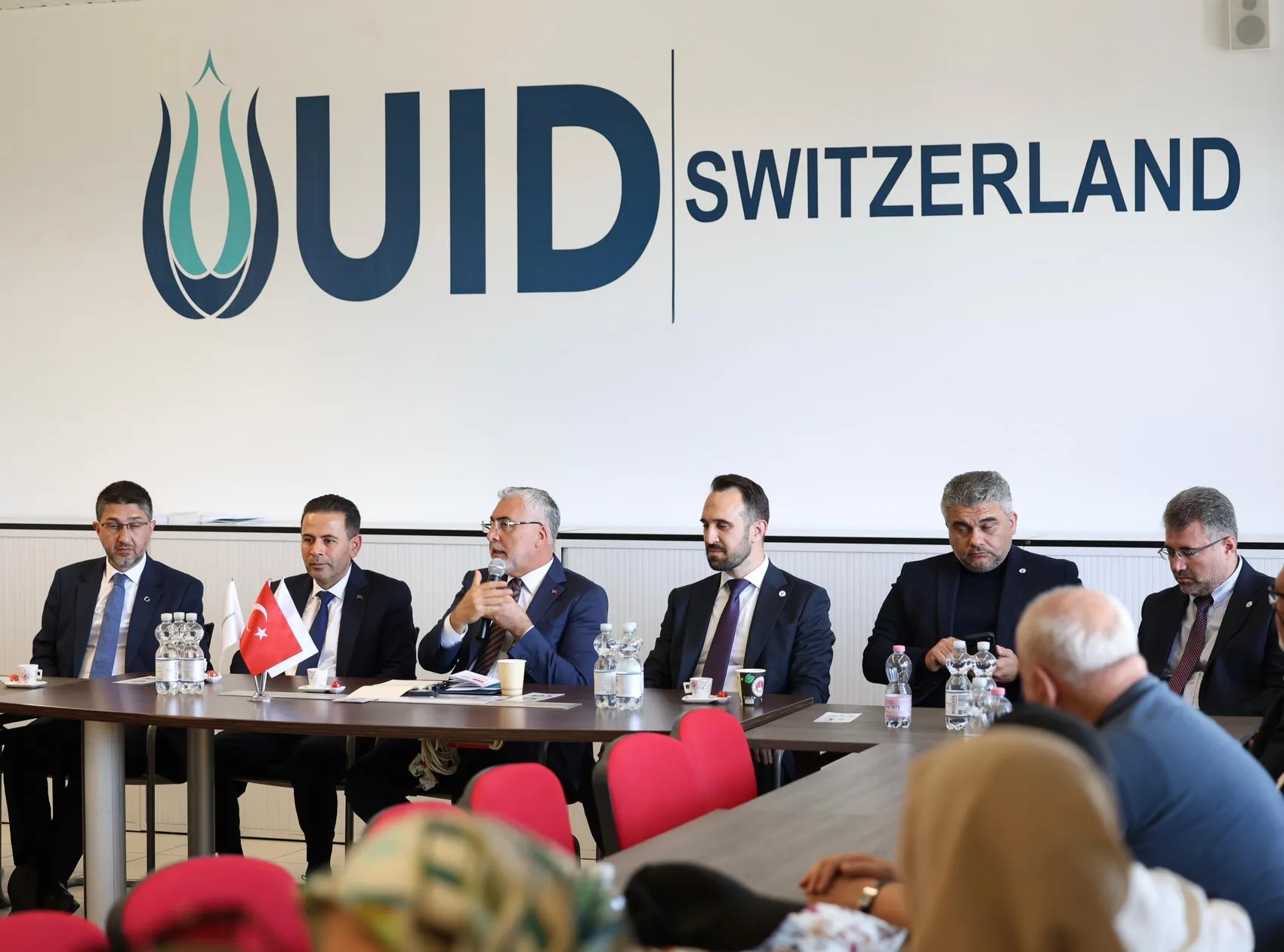 Bakan Işıkhan İsviçre'deki Türklerle buluştu Yeni yasal düzenleme geliyor