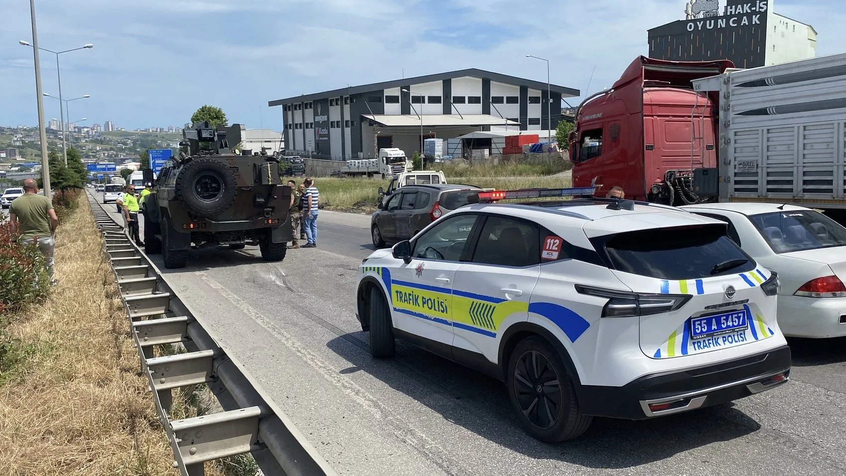 Samsun'da polis aracı kazaya karıştı