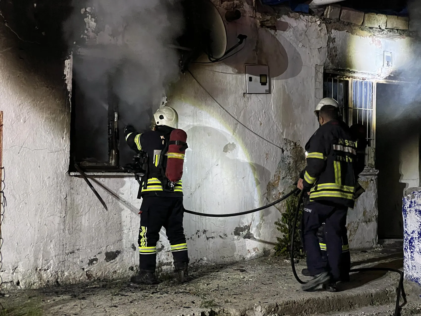 Kayseri'de gece yarısı korkutan yangın