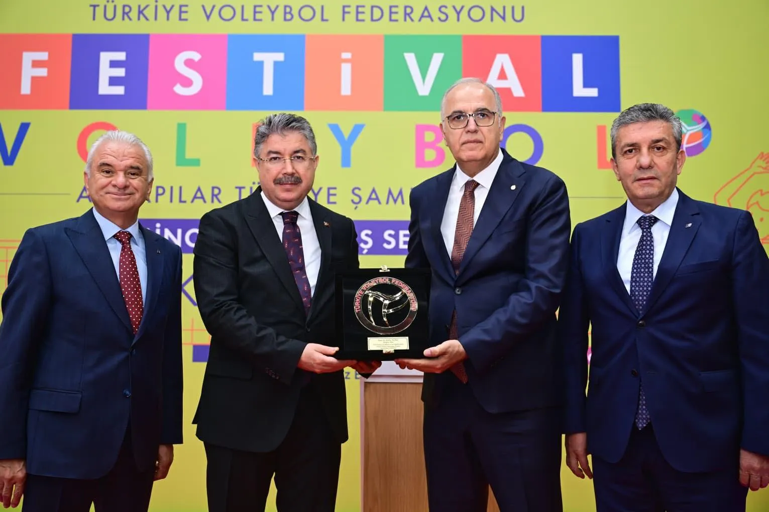 Eskişehir’de voleybol şöleni deprem şehidi Emincan Kocabaş anısına başladı
