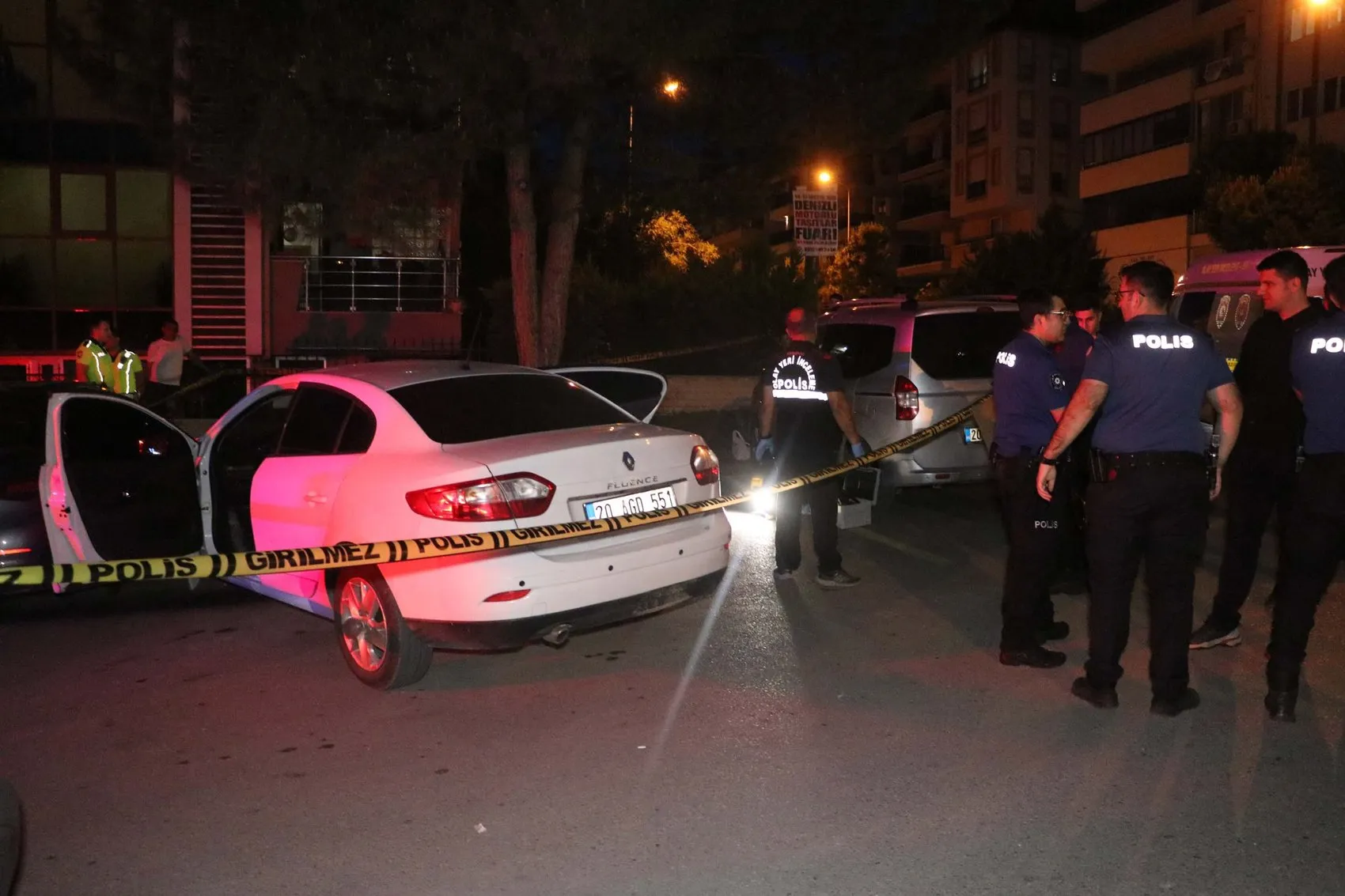 Denizli'de otomobile kurulan pusuda hayatını kaybetti