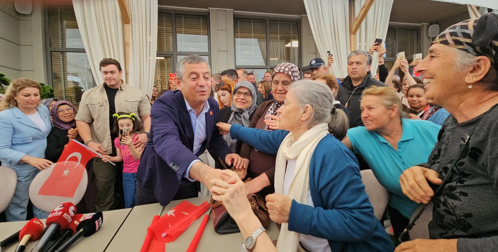 Özgür Özel hedefteki isimlerin neden unutulmadığını açıkladı?