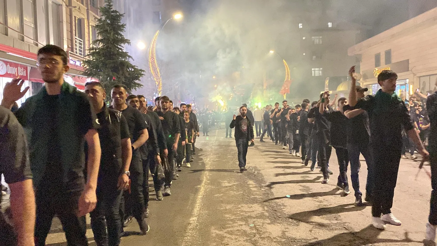 Karslılar Kerbela şehitlerini gözyaşlarıyla andı