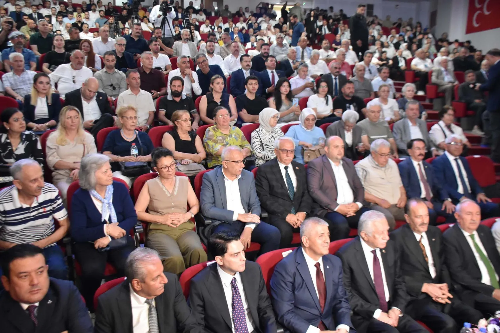 Celal Adan İzmir siyasetindeki istifa krizini değerlendirdi