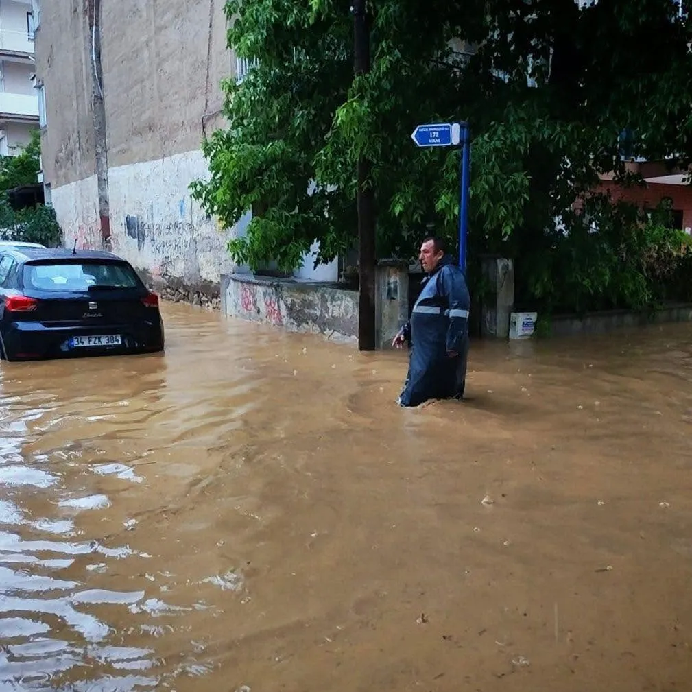 Manisa Salihli’de sel suları evleri bastı