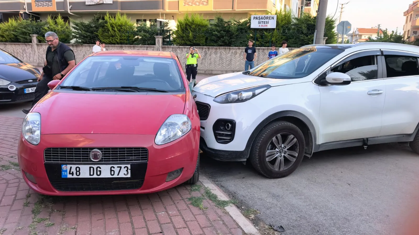 İnegöl’de kontrolsüz kavşak kazası 4 yaralı