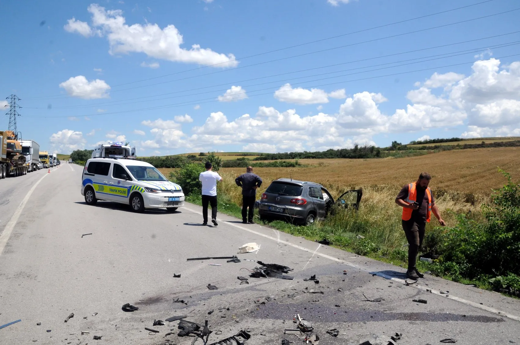 Edirne’de kavşakta feci kaza Otomobil sürücüsü ağır yaralandı