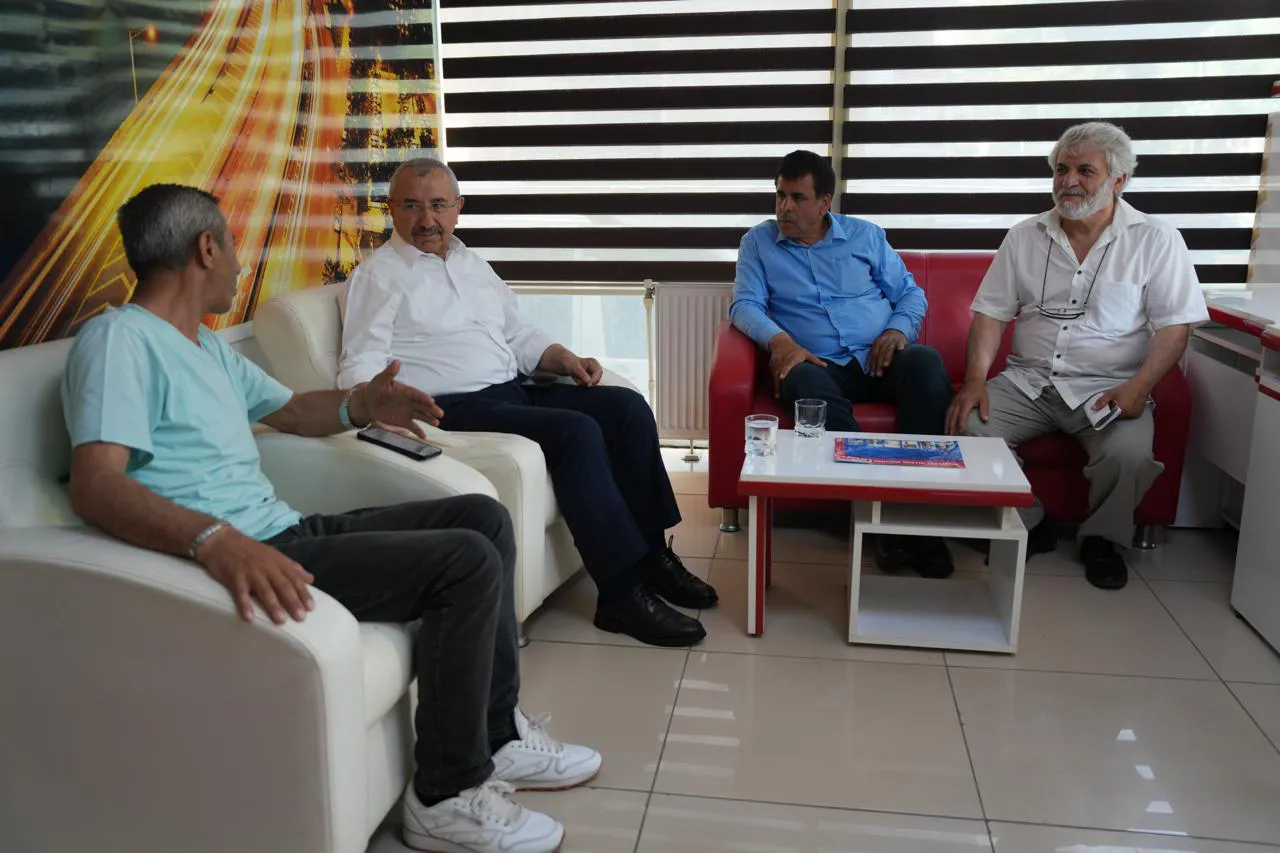 AK Partili vekiller İstanbul sokaklarında nabız yokladı