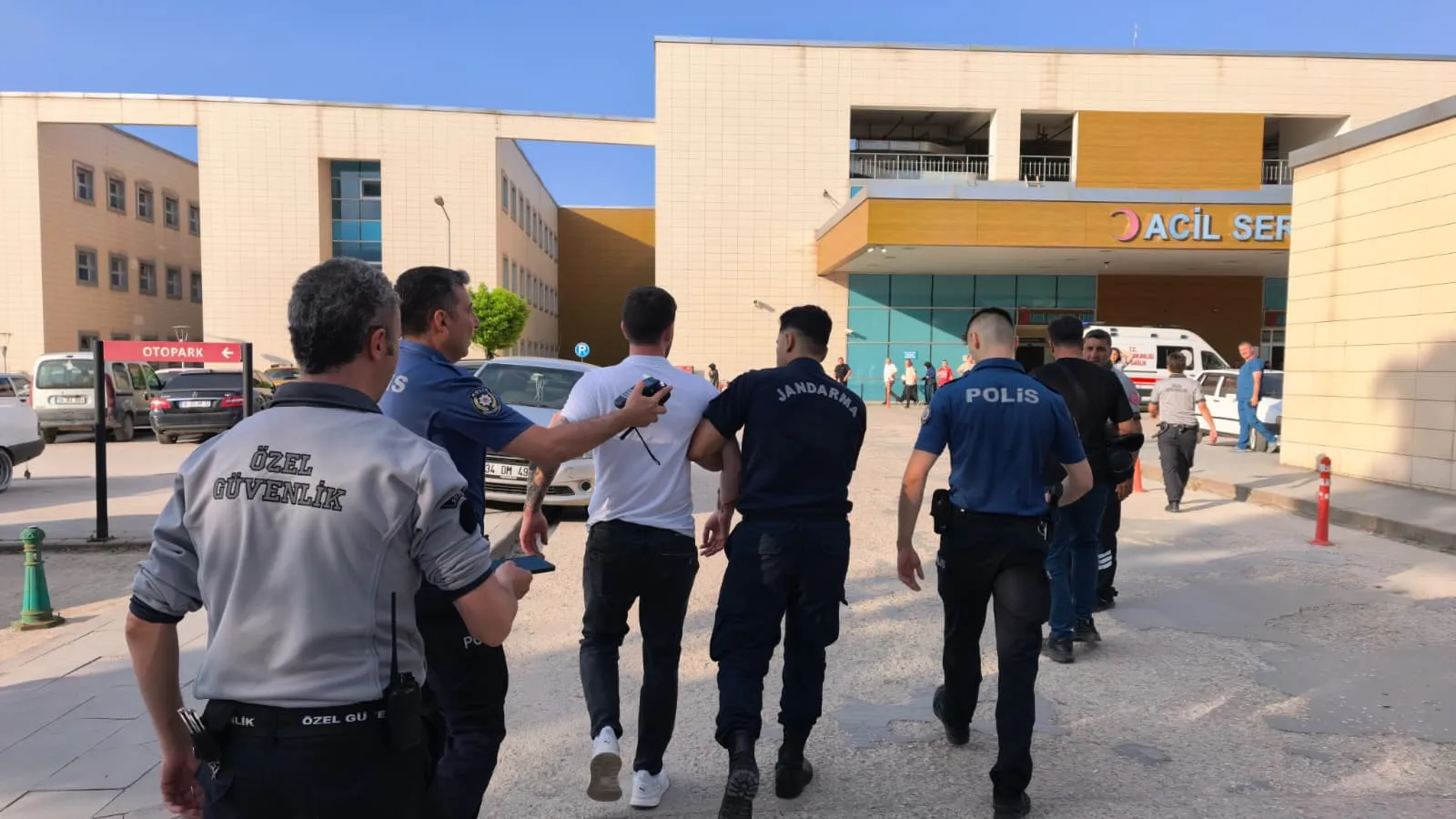 İnegöl'de polisten kaçmaya çalışan hırsızlık şüphelisi kıskıvrak yakalandı