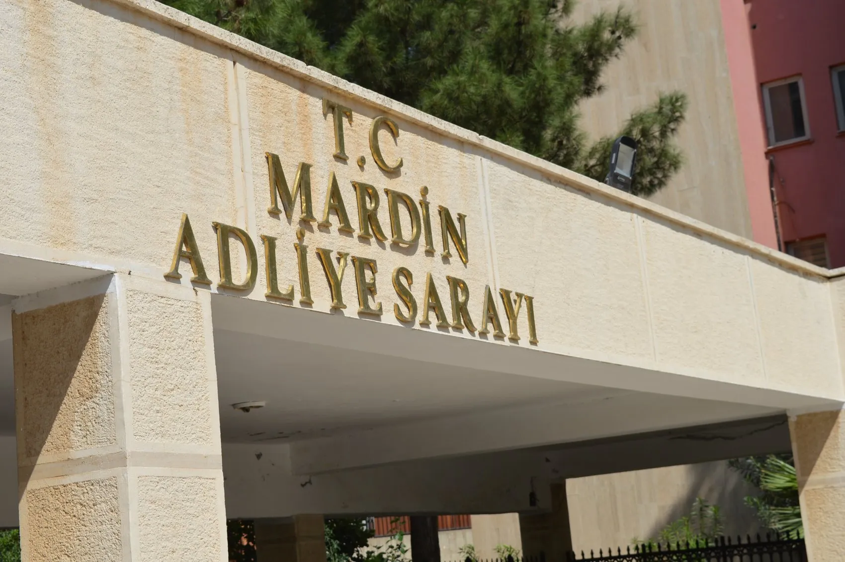 Miras için babasının aracını havaya uçurmak istedi