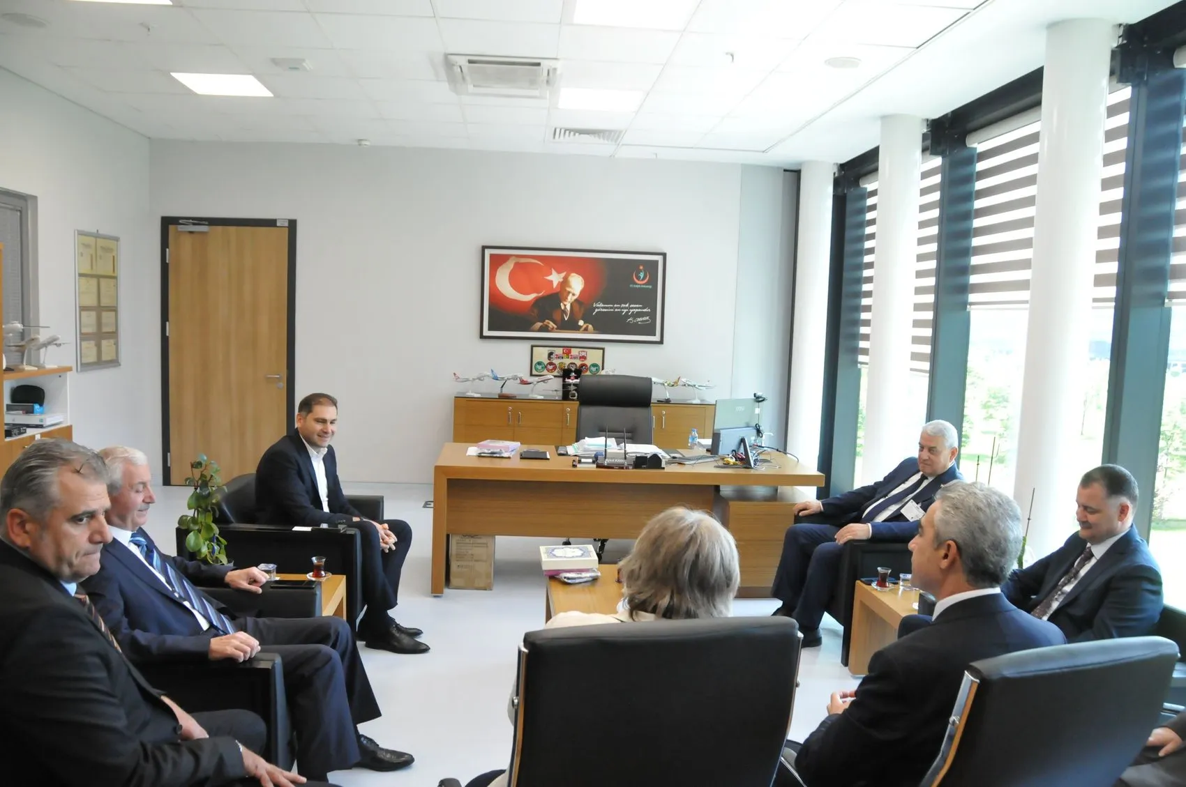 Tacikistanlı sağlık yetkilileri İstanbul Havalimanı sistemini inceledi