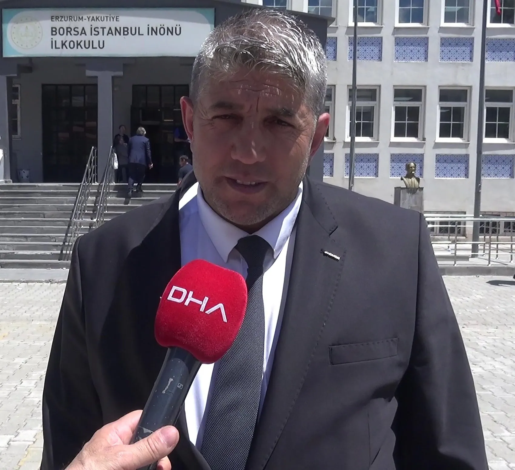 Erzurum'da muhtarlık seçimi için binlerce kişi sandık başında
