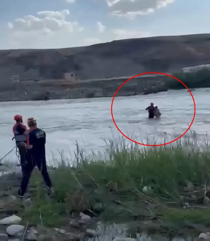 Siirt'te yükselen sular bir çocuğu kayalıkta mahsur bıraktı