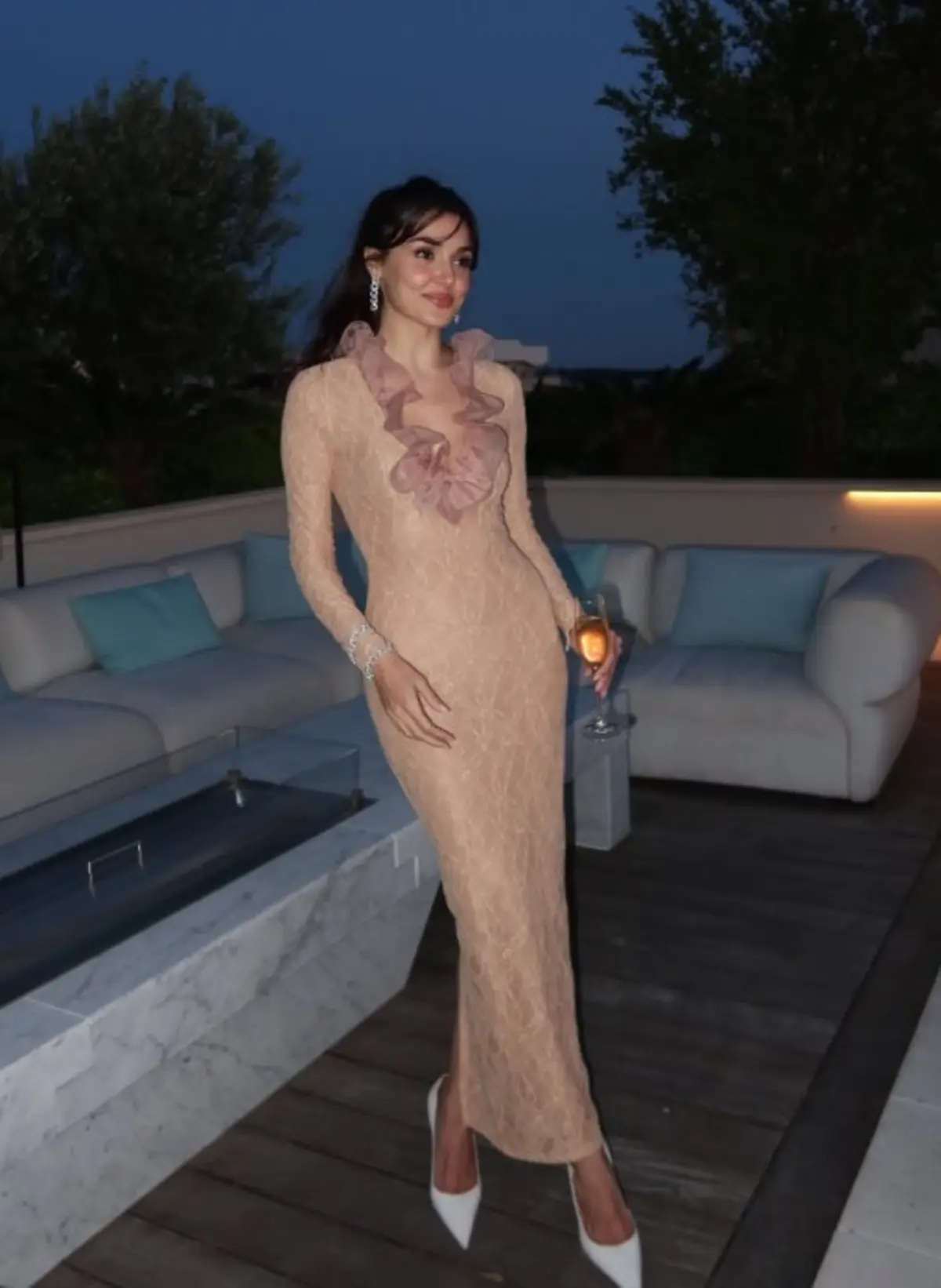 Hande Erçel peş peşe yayınladı! Beğeni butonu çöktü 1