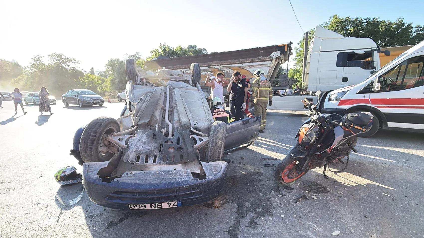 Bartın İnkumu yolunda trafik kazası 4 yaralı