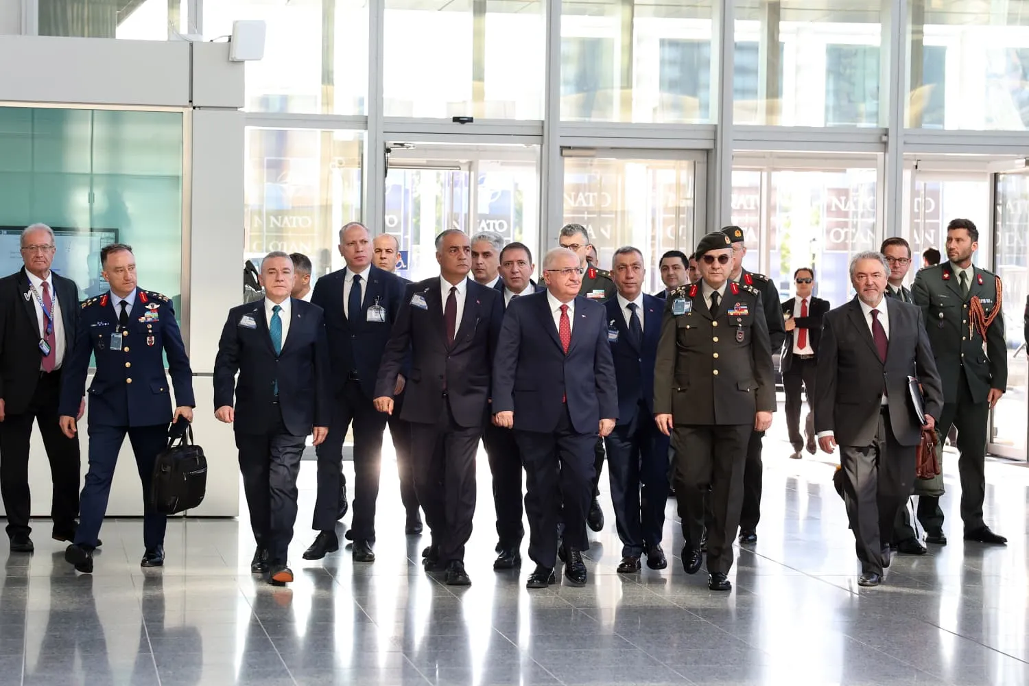 Yaşar Güler Brüksel’de NATO masasına oturdu