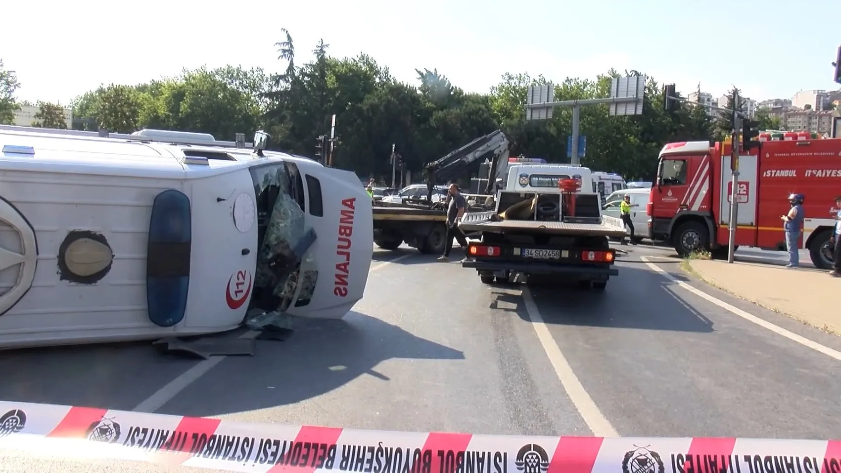 Kağıthane'de ambulans ile motosiklet çarpıştı 4 yaralı