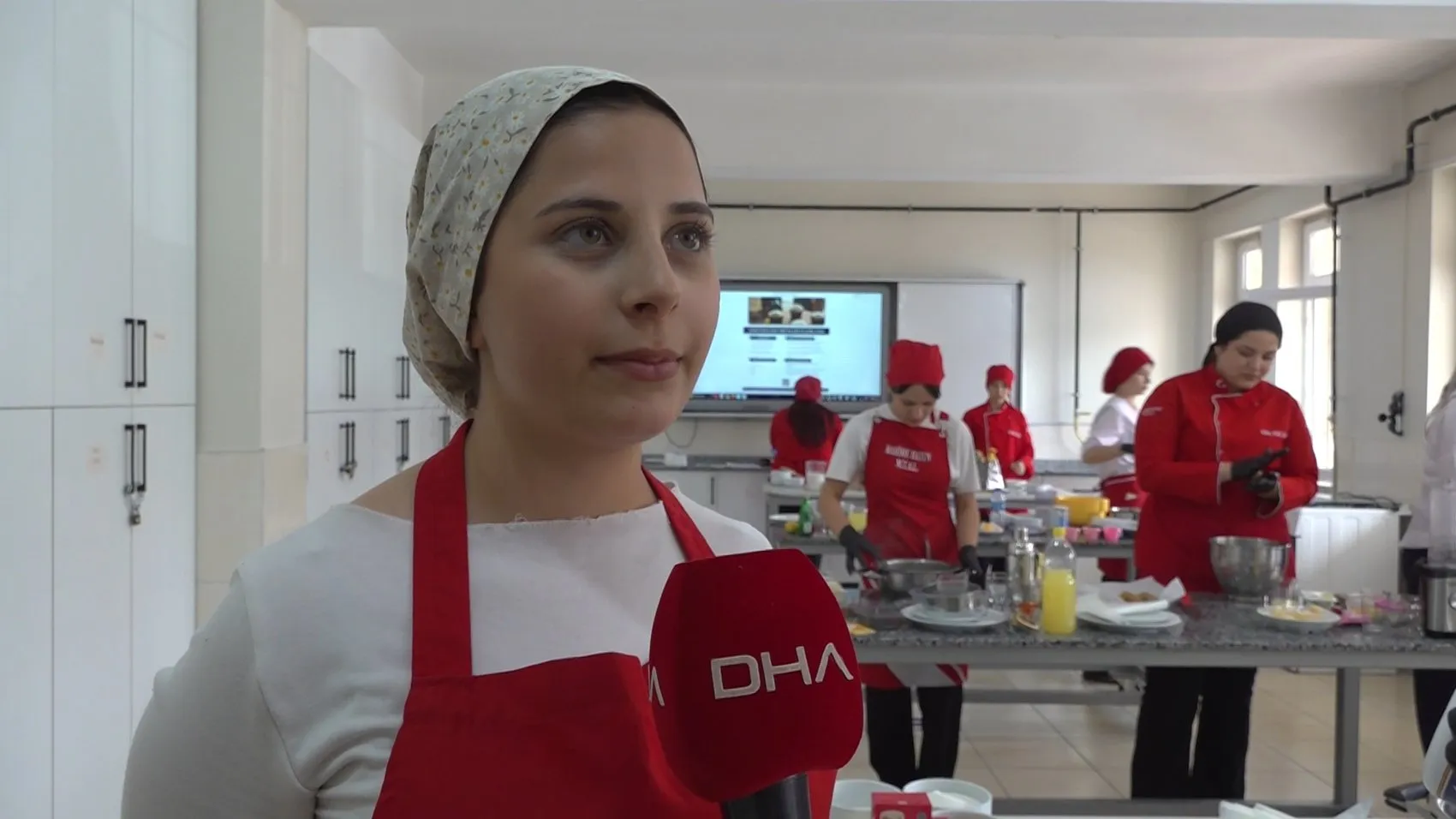 Osmaniyeli öğrenciler okul mutfağında hem meslek öğreniyor hem de para kazanıyor
