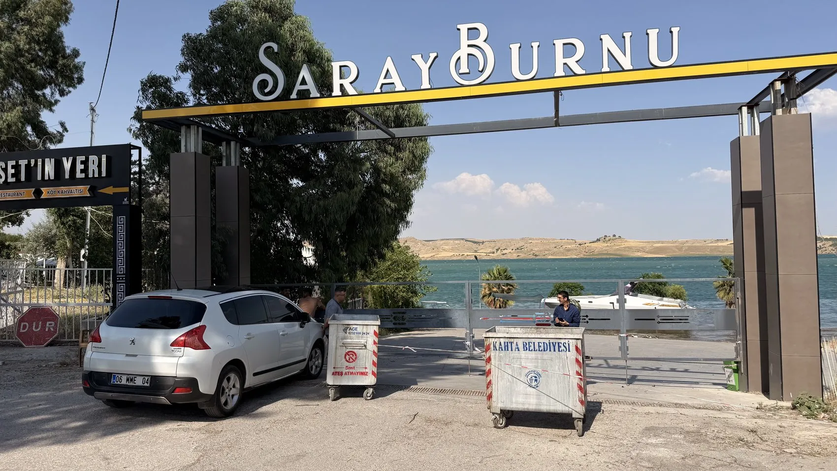 Atatürk Barajı taştı Kahta'da yürüyüş yolları ve restoranlar sular altında