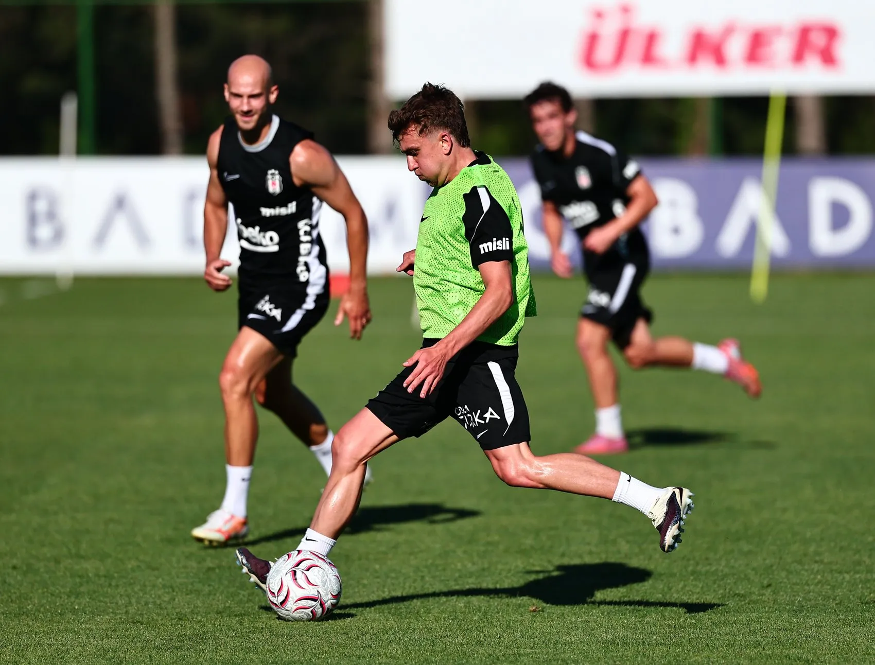 Beşiktaş yeni sezon hazırlıklarında vites yükseltti