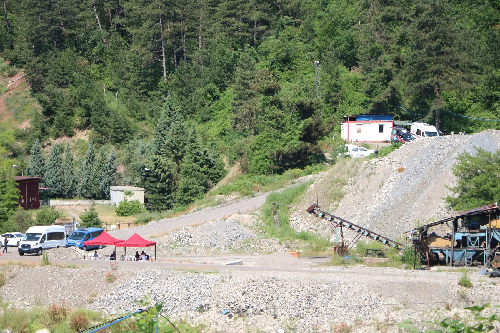 Bolu'da mühürlü madende göçük altında kalan işçiyi arama çalışması sürüyor