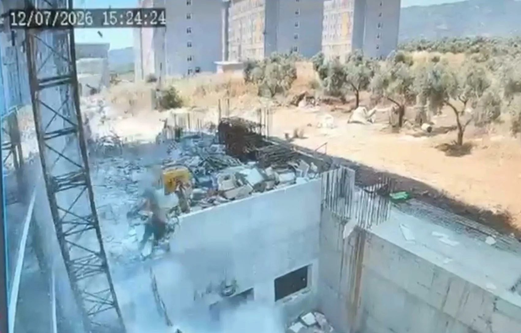 Aydın’da inşaat faciası İskeleden düşen işçi yaşam mücadelesi veriyor