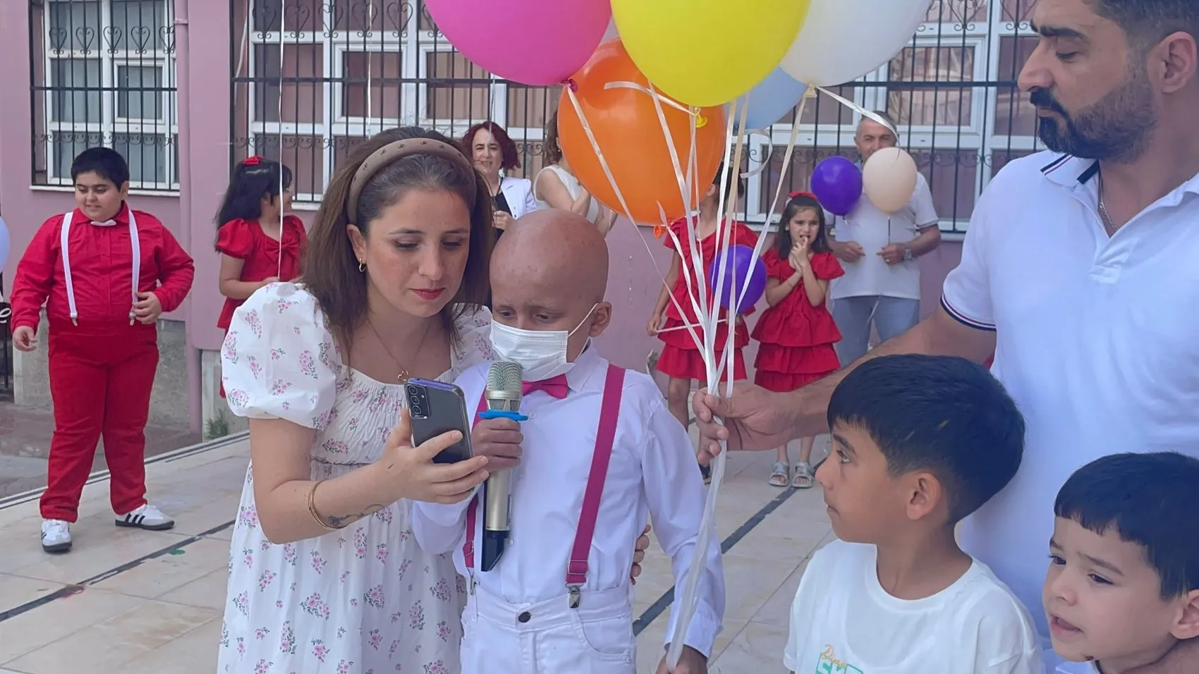 Lösemiyi yenen Kadir okuluna balonlarla döndü
