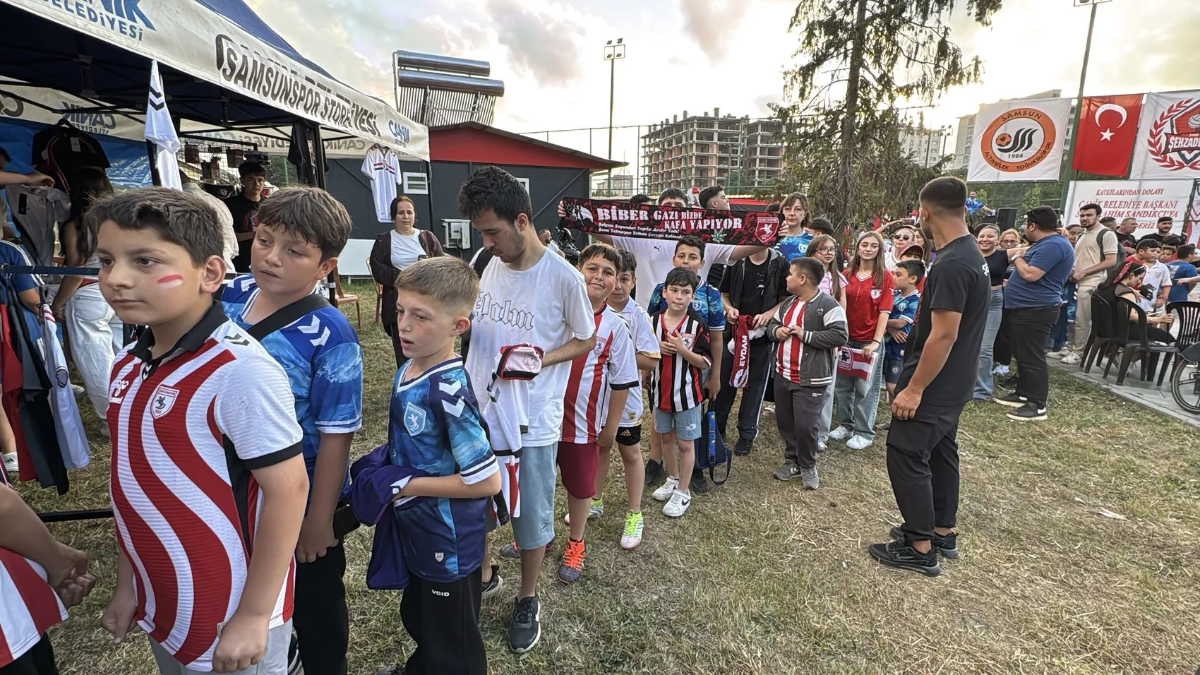 Samsunspor 61 yaşını taraftarıyla coşkuyla kutladı